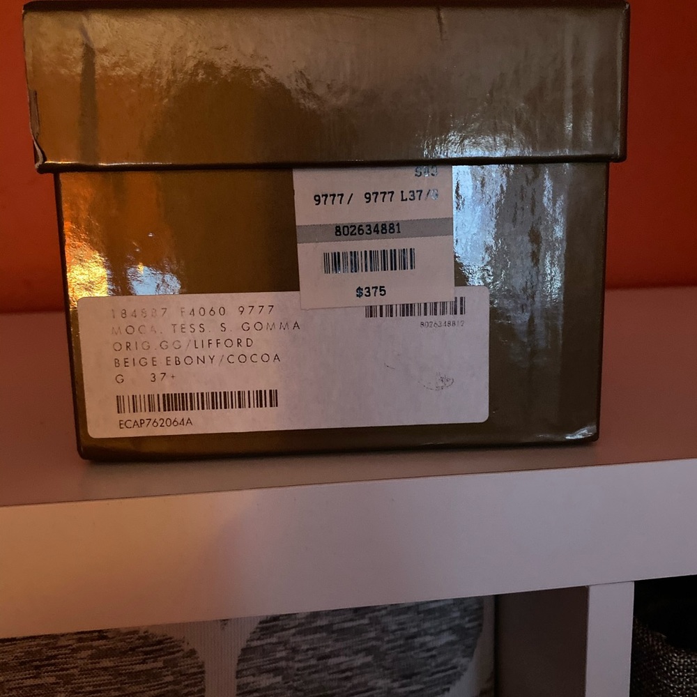 Gucci flats with label. Old style